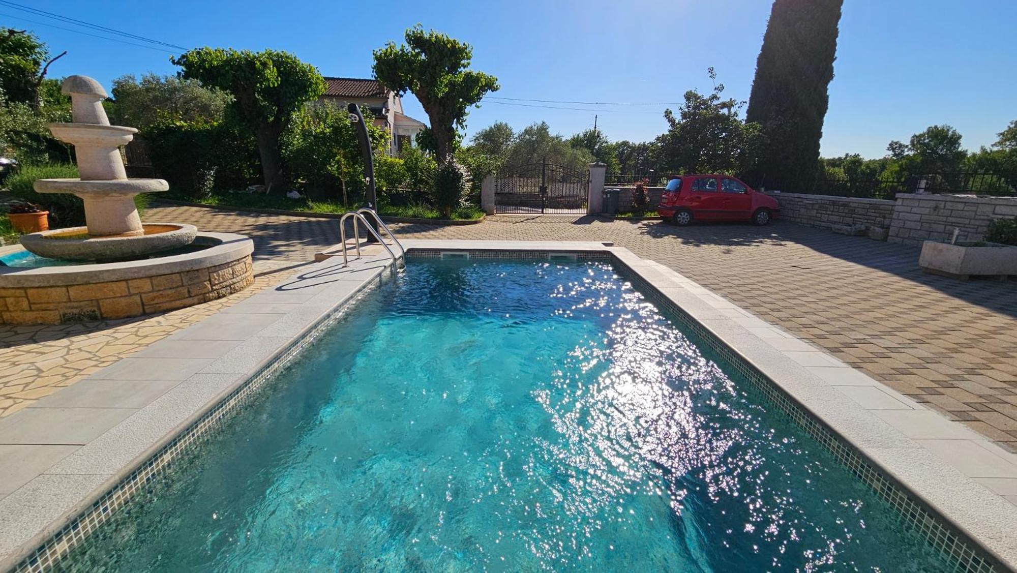 Apartments Vesna With Pool - New! Sveti Lovreč Pazenatički 외부 사진
